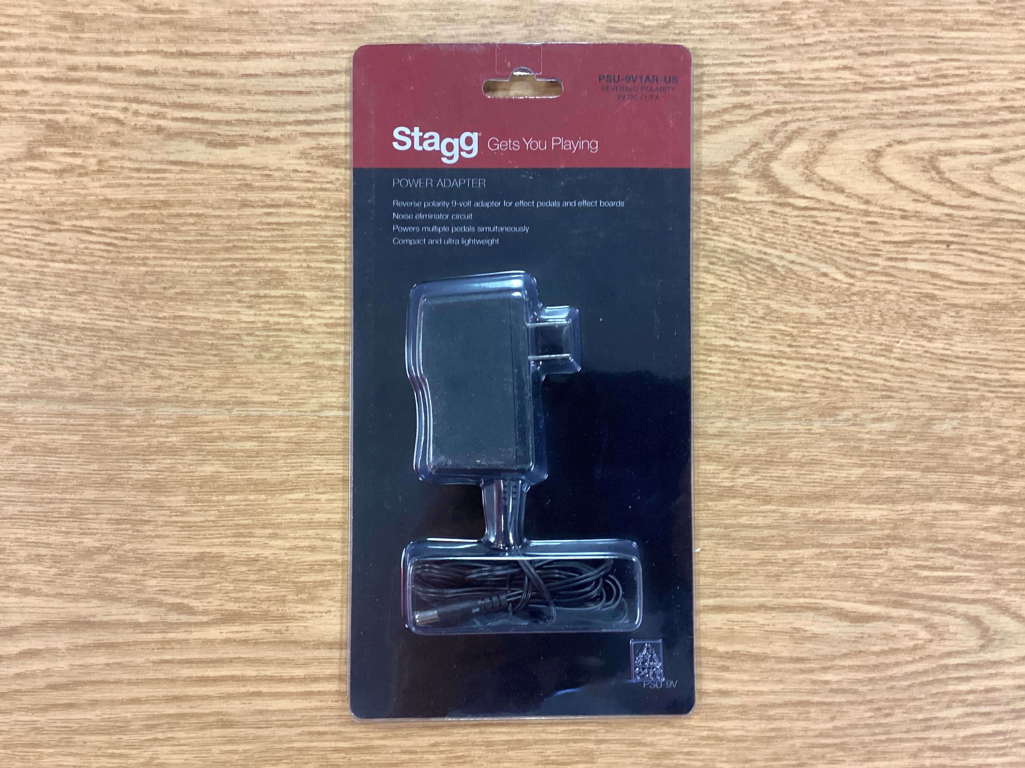 9v adapter guitar pedal Stagg PSU-9V1AR-US AC adapter for Effects pedals