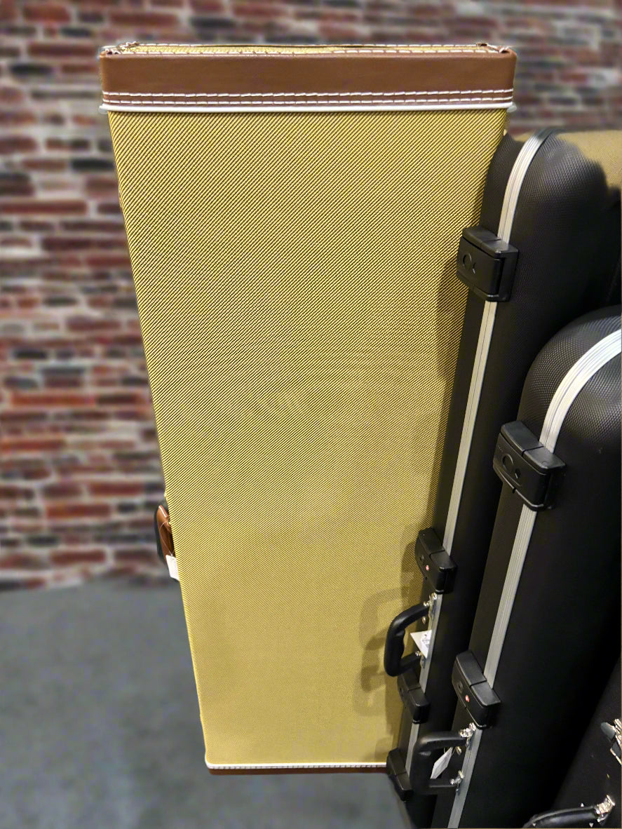 Image of Fender Classic series wood case for bass guitar tweed