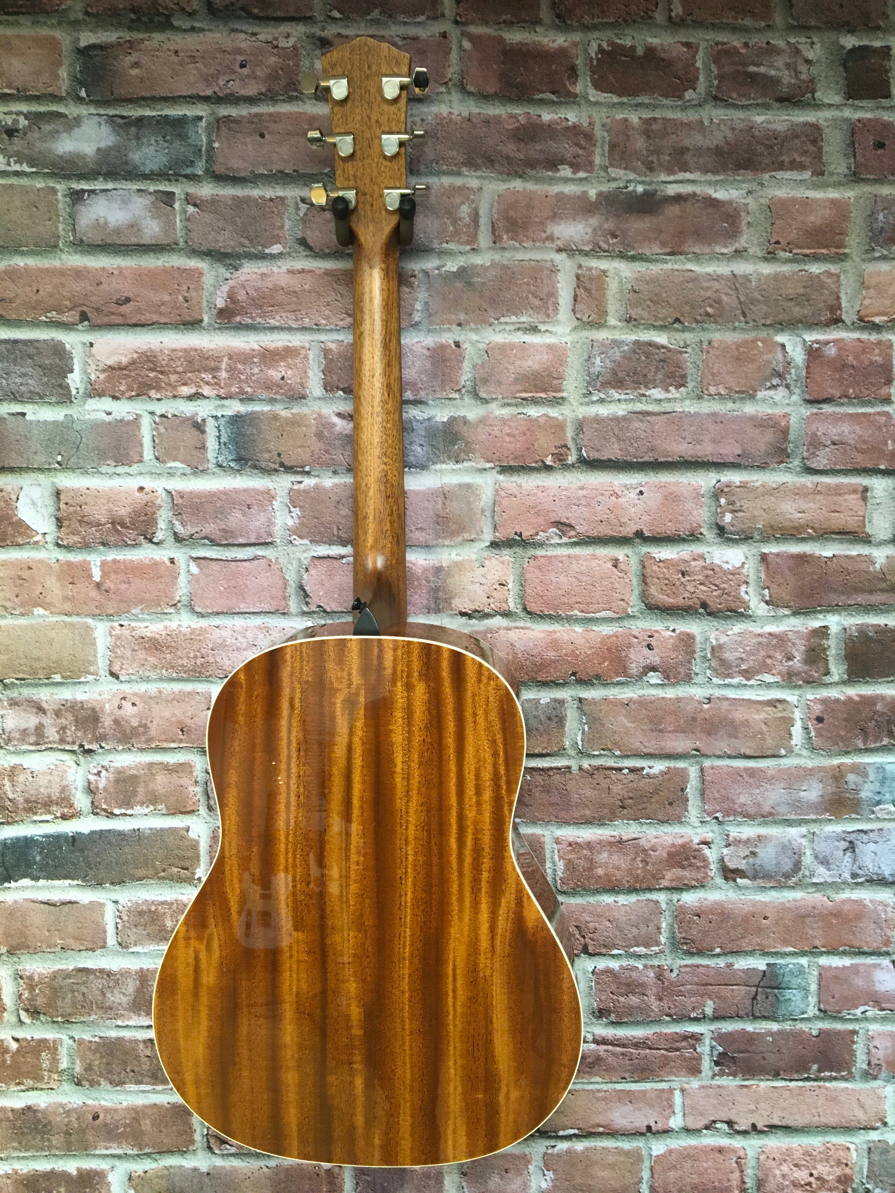 Taylor Gold Label 517e Sunburst (Cream Pickguard)