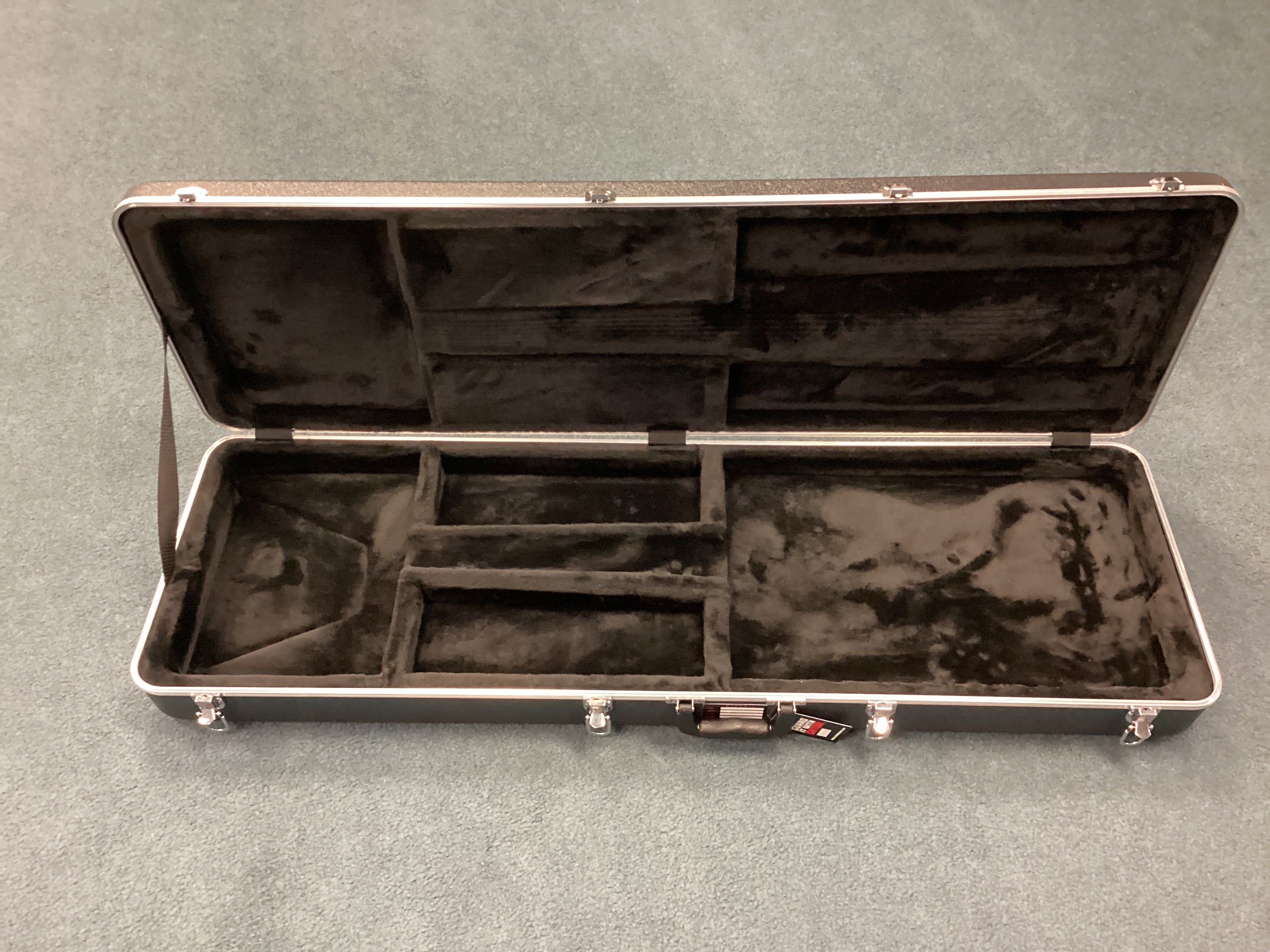 Image of Gator ABS/Deluxe Molded Bass Case