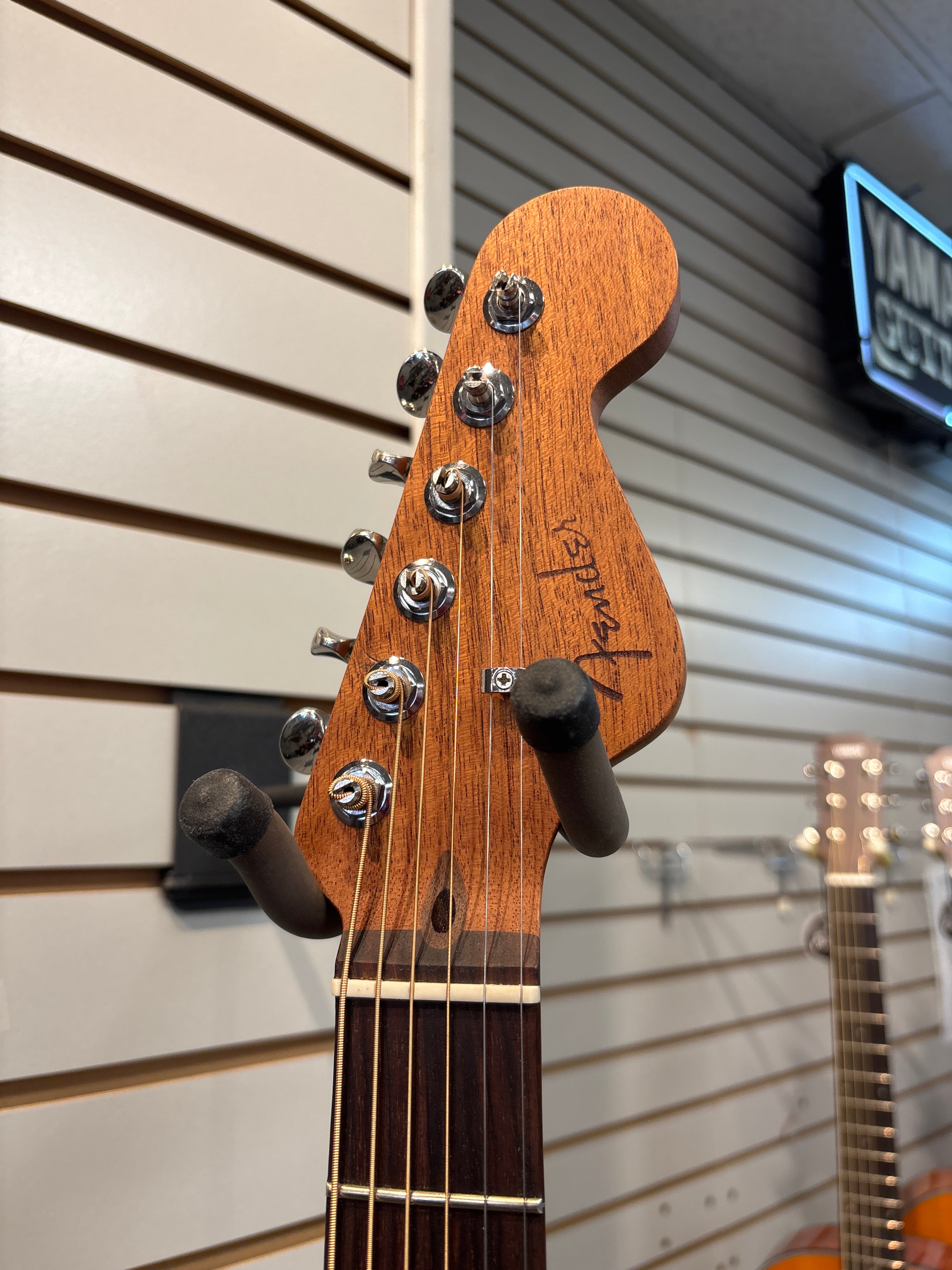 Image of Fender Highway Dread MAH  Rosewood Mah with bag