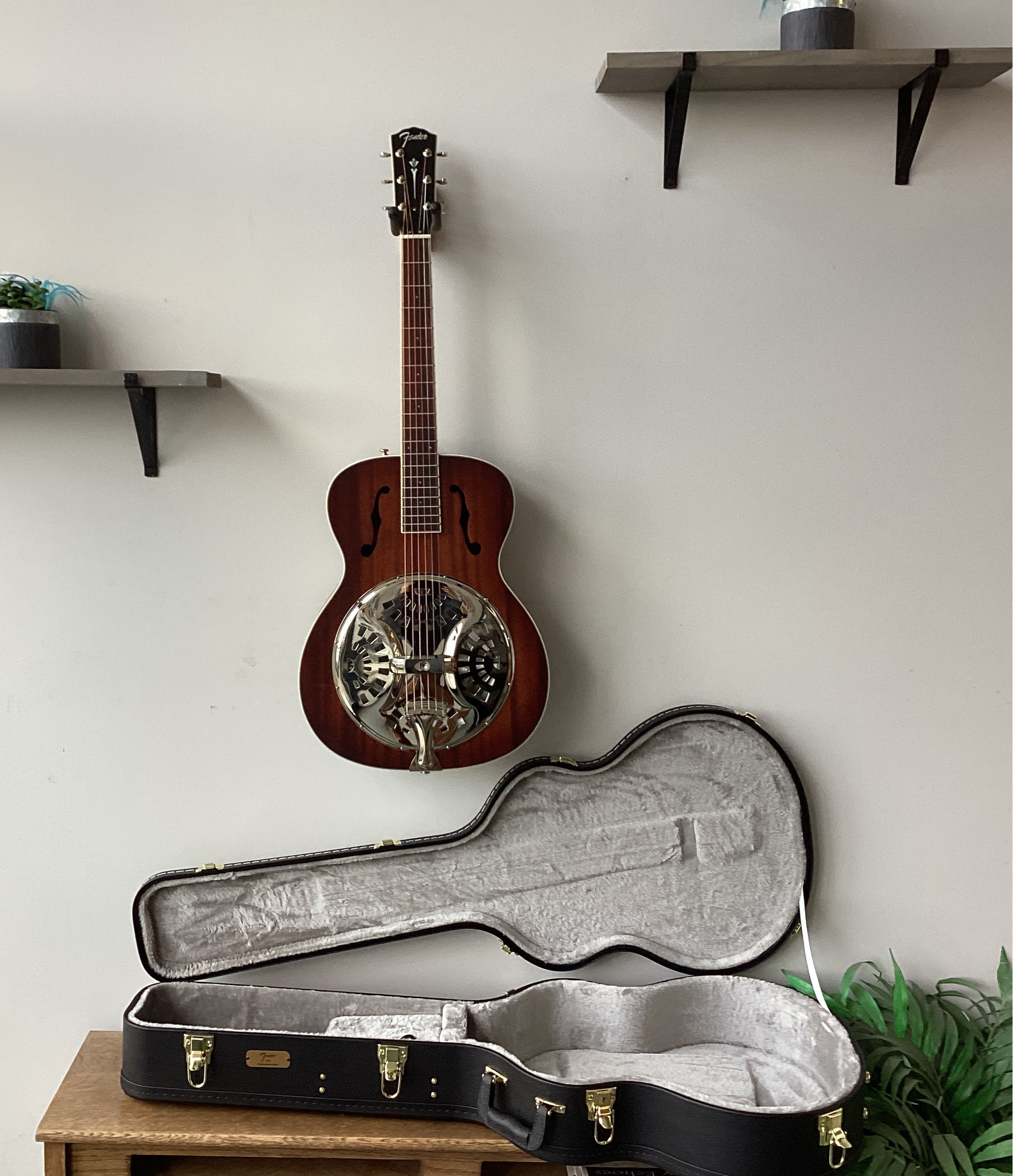 Fender Paramount PR-180e-Electric/Acoustic Resonator guitar~w/case