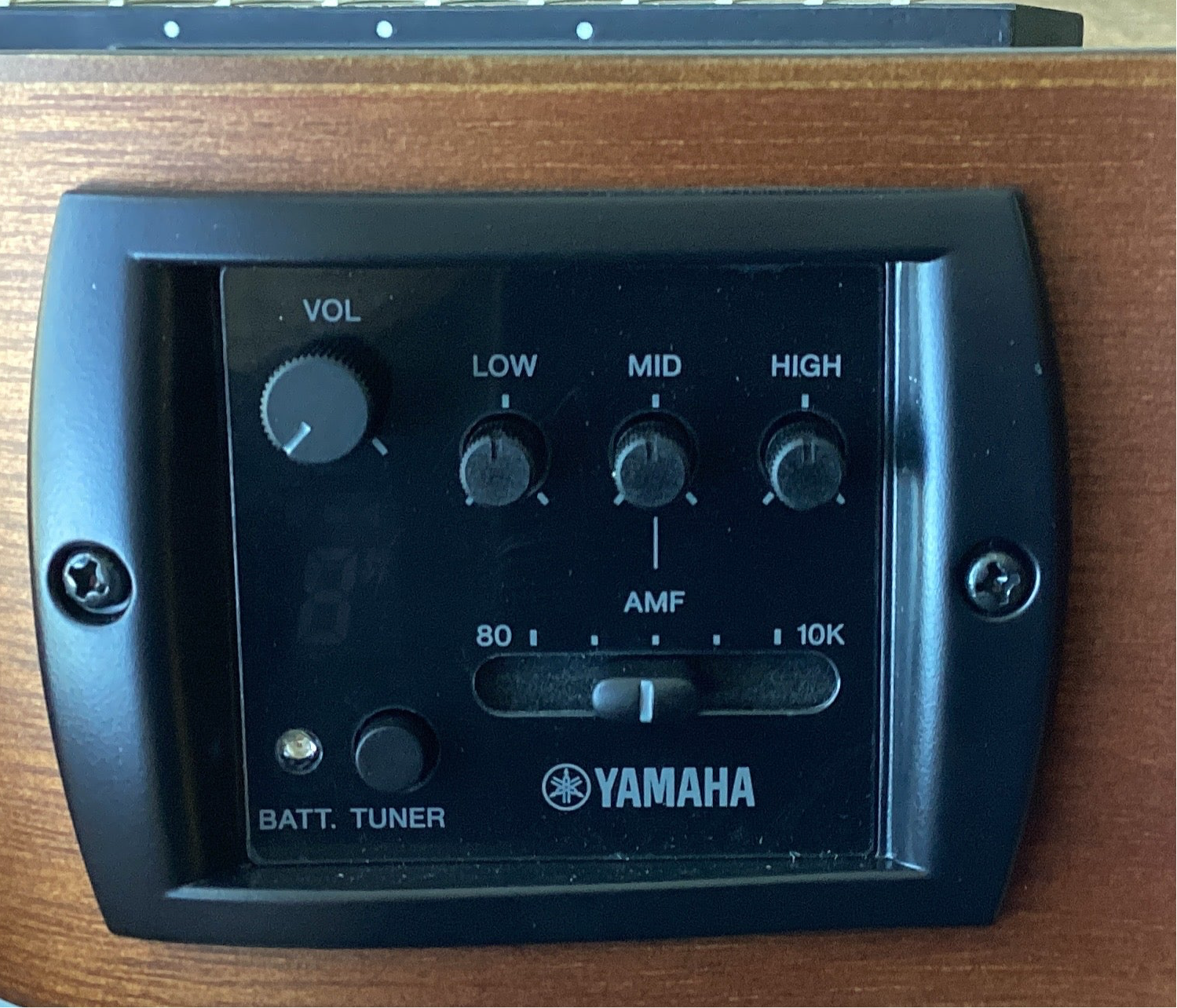 YAMAHA APX600 BL BLACK APX THINLINE CUTAWAY A/E