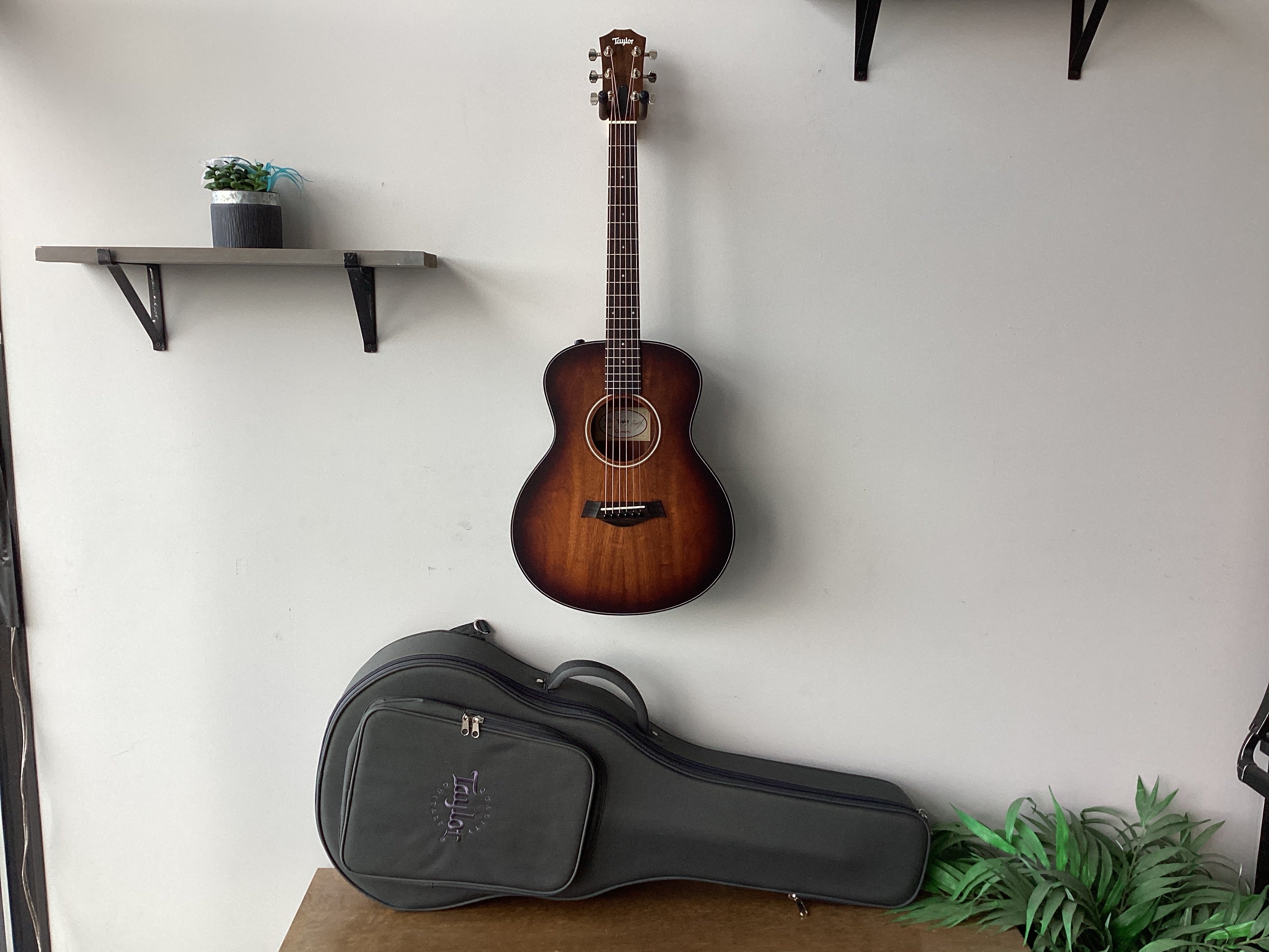 Image of Taylor GS Mini-e Koa Plus w/AeroCase