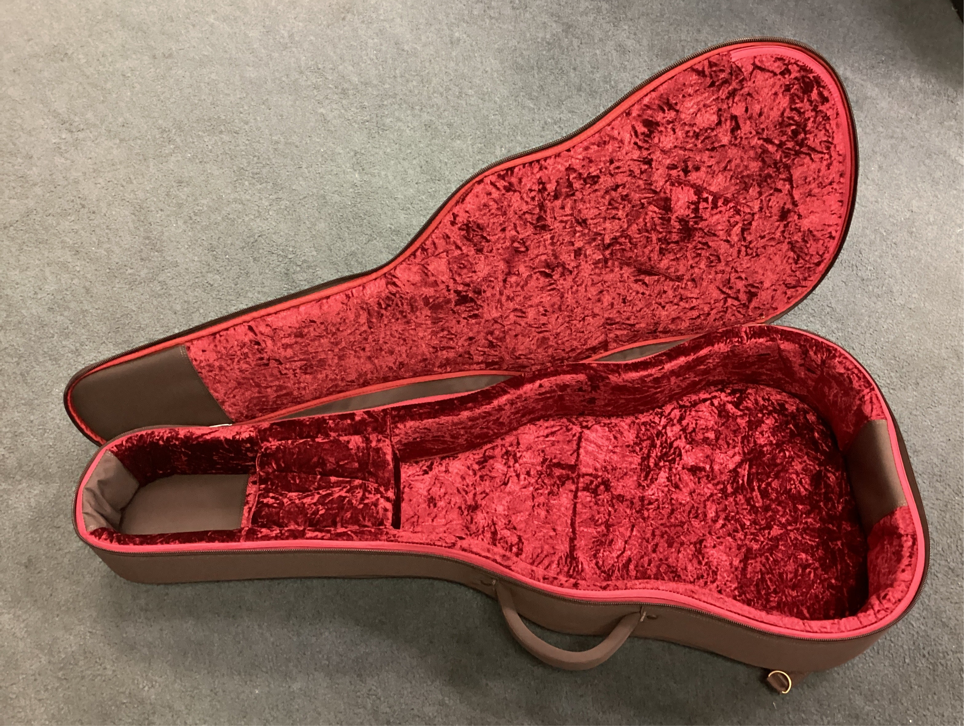 Taylor “AeroCase” Grand Auditorium/Symphony/Pacific/Dreadnaught