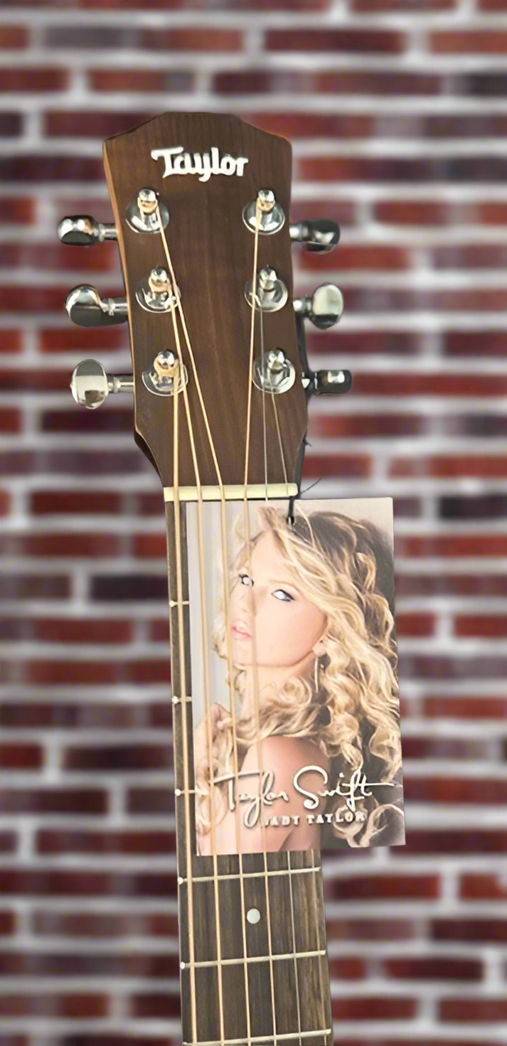 Image of Taylor Swift Baby Taylor (TSBTe)