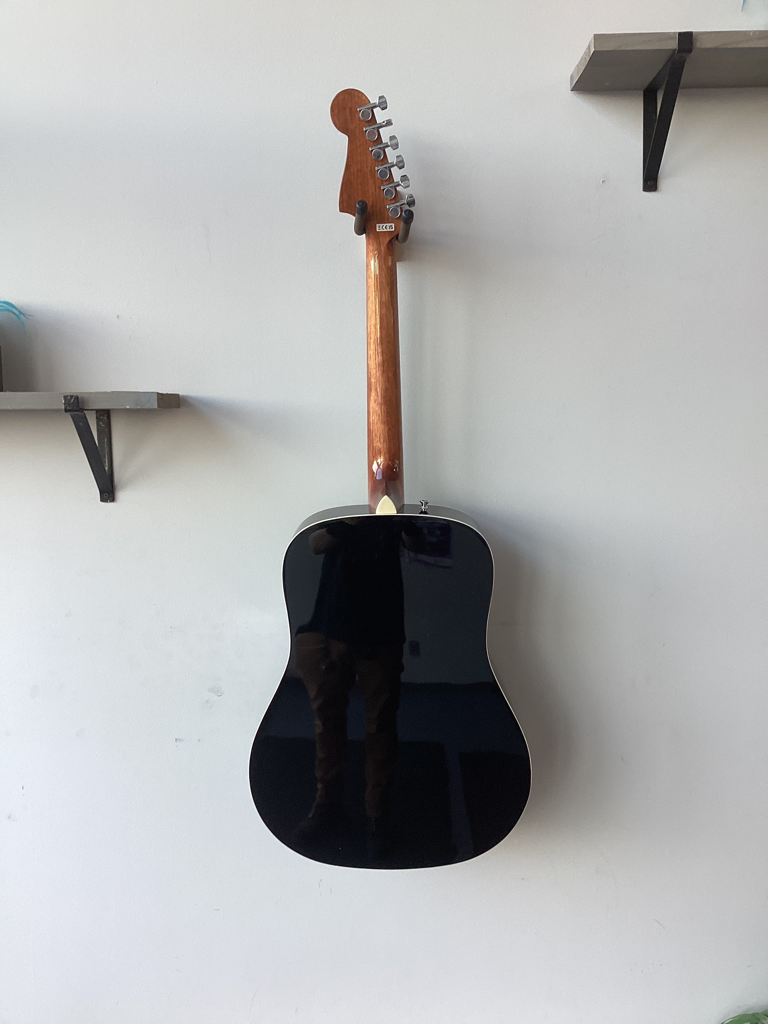 Fender California Standard Redondo™, Spruce Top, Ivory Pickguard, Black