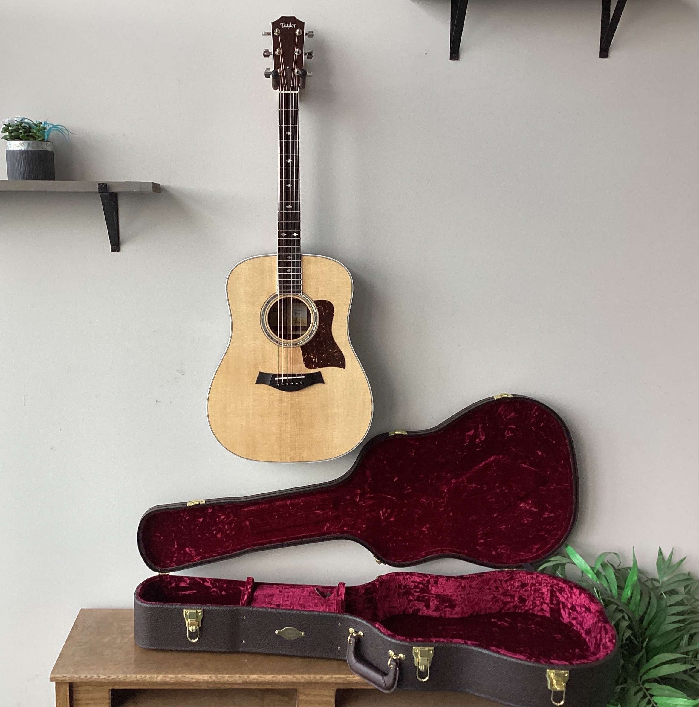 Image of Taylor Legacy 810e w/case