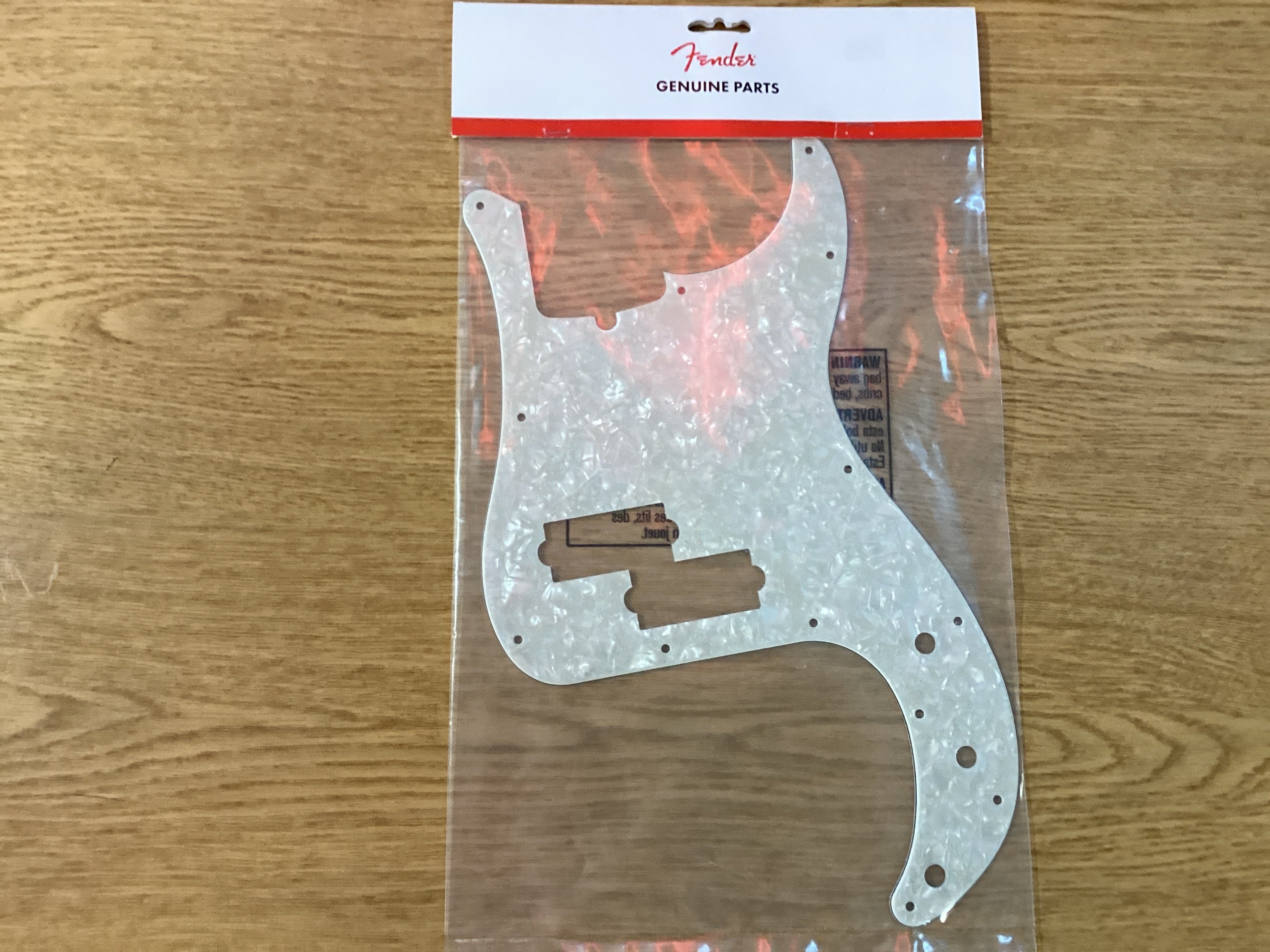 Fender P-Bass 13-hole 3-ply Pickguard Aged White Moto