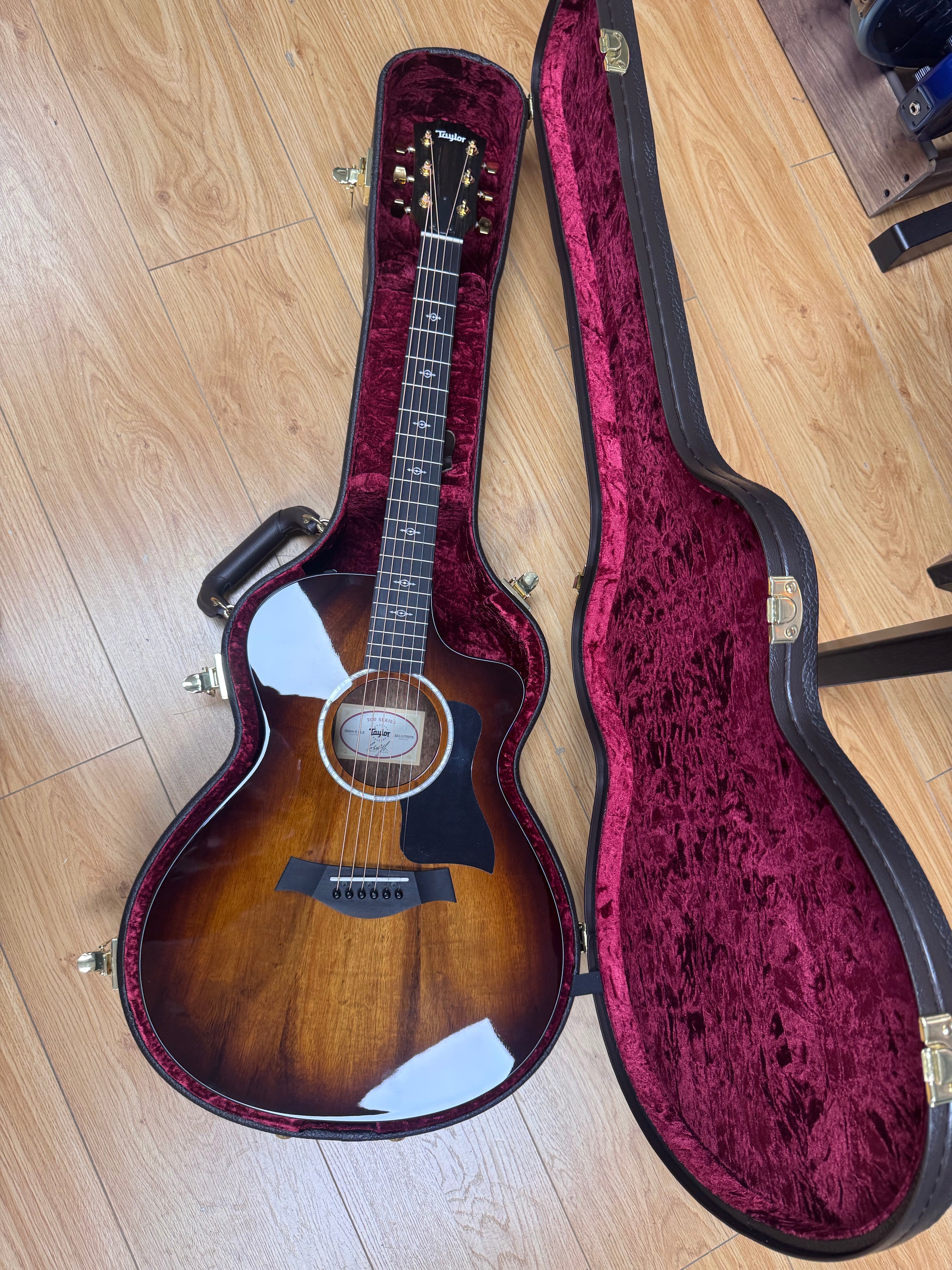 Image of Taylor 222ce-K DLX