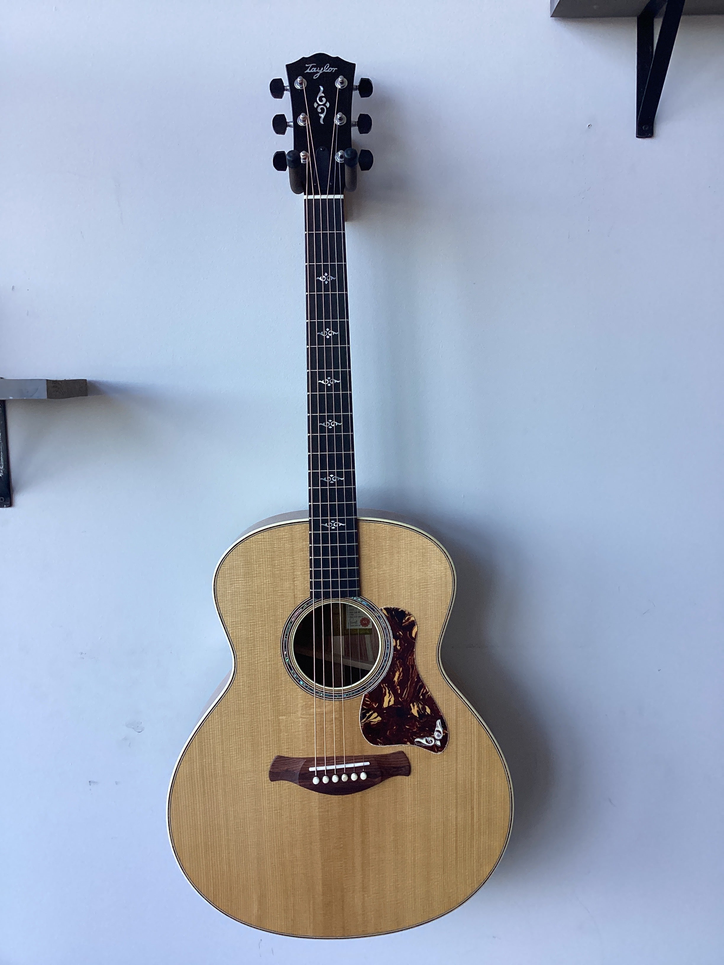 Taylor Gold Label 814e HRW, Natural Top Includes Deluxe Hardshell Case