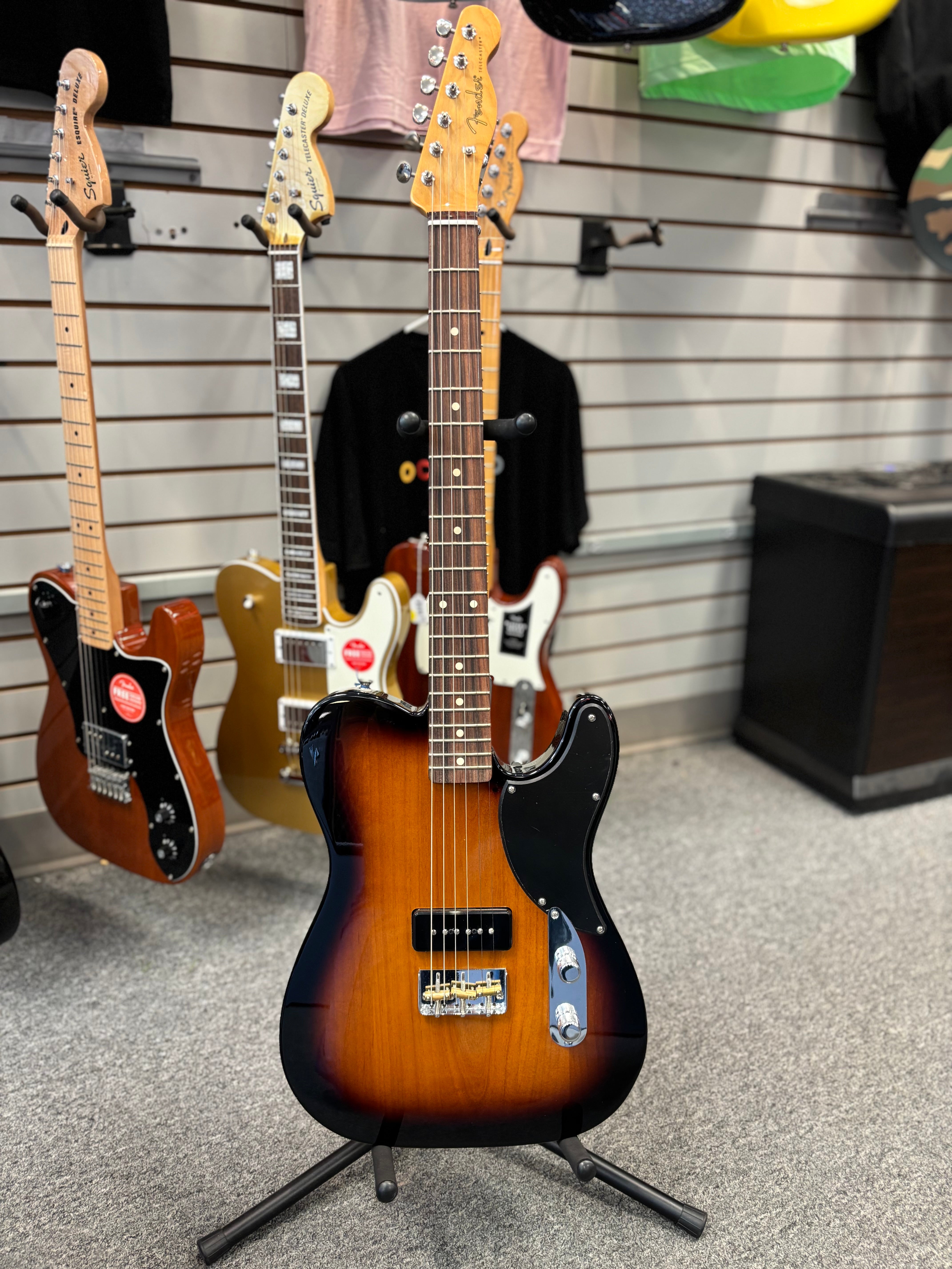 Image of FENDER Noventa Telecaster®, Pau Ferro Fingerboard, 2-Color Sunburst