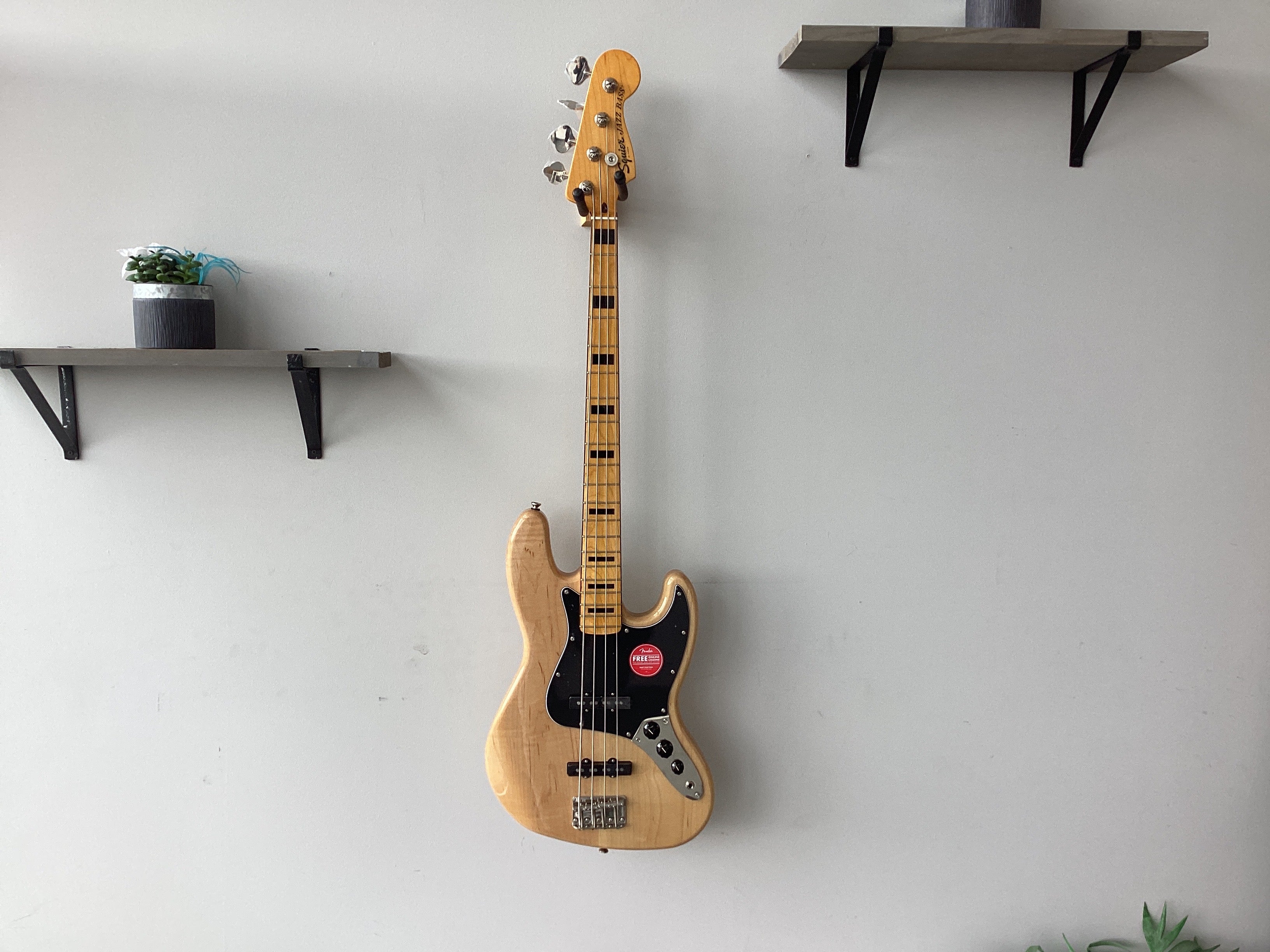 Image of Squier Classic Vibe 70’s bass Natural