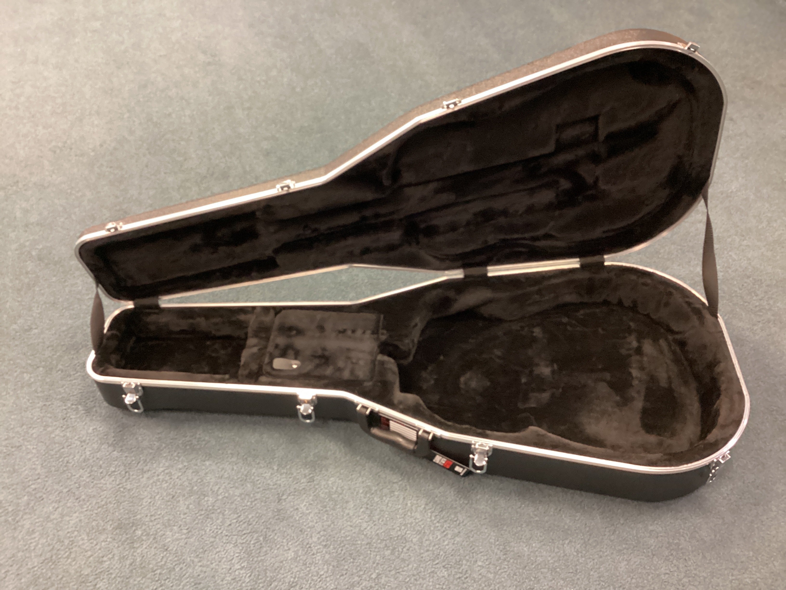 Image of Gator Deluxe ABS/Molded Acoustic 6/12 String Case