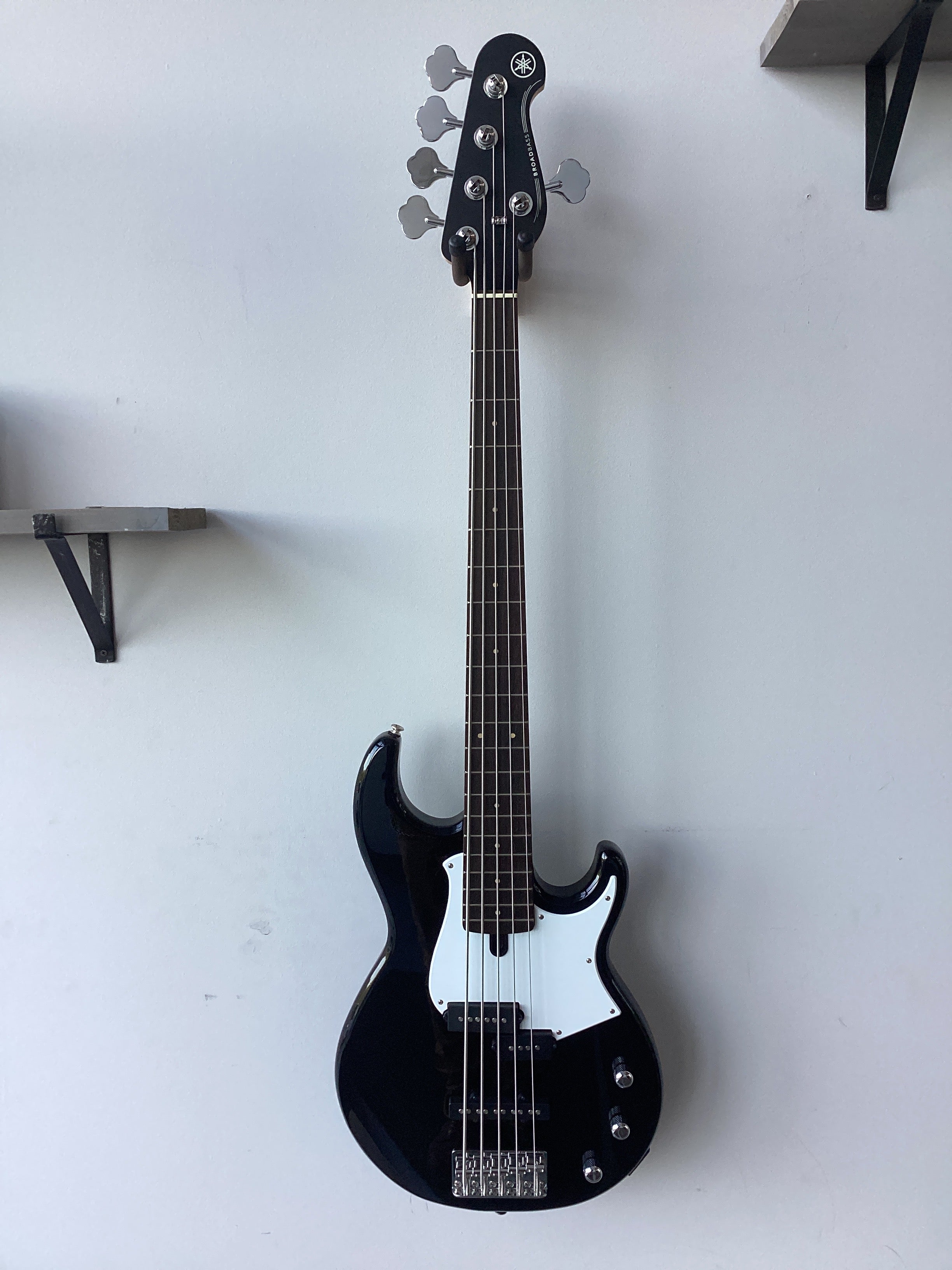 Yamaha~BroadBass~BB235~5-String bass~Black