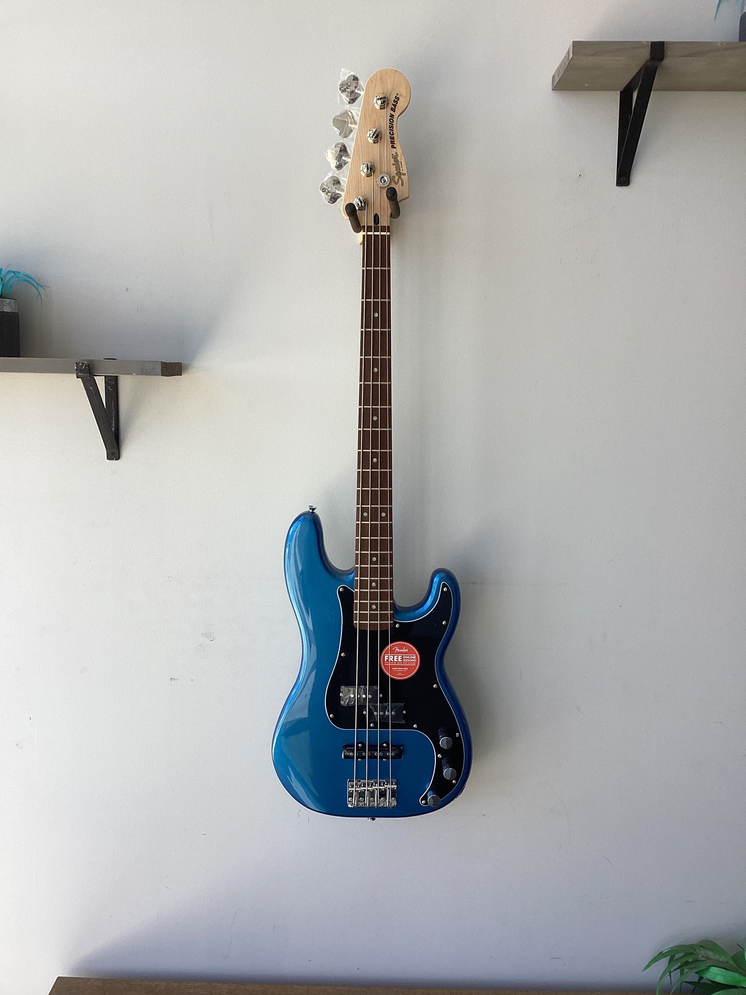Fender Affinity Series® Precision Bass® PJ, Laurel Fingerboard, Black Pickguard, Lake Placid Blue