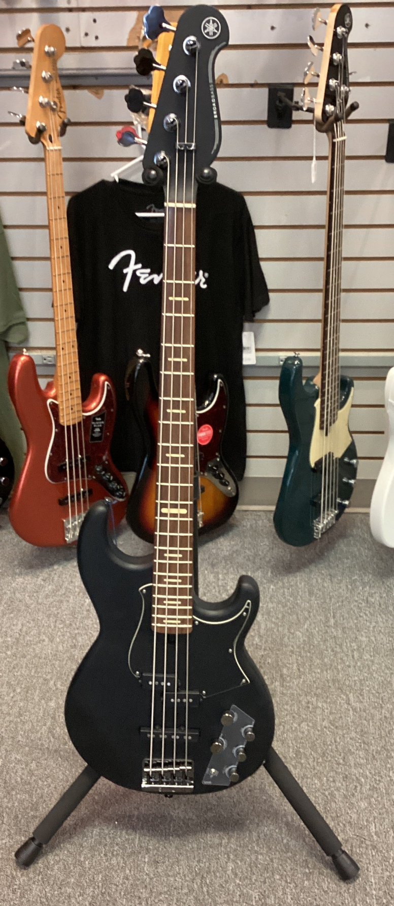 YAMAHA BB734 Broad Bass Guitar