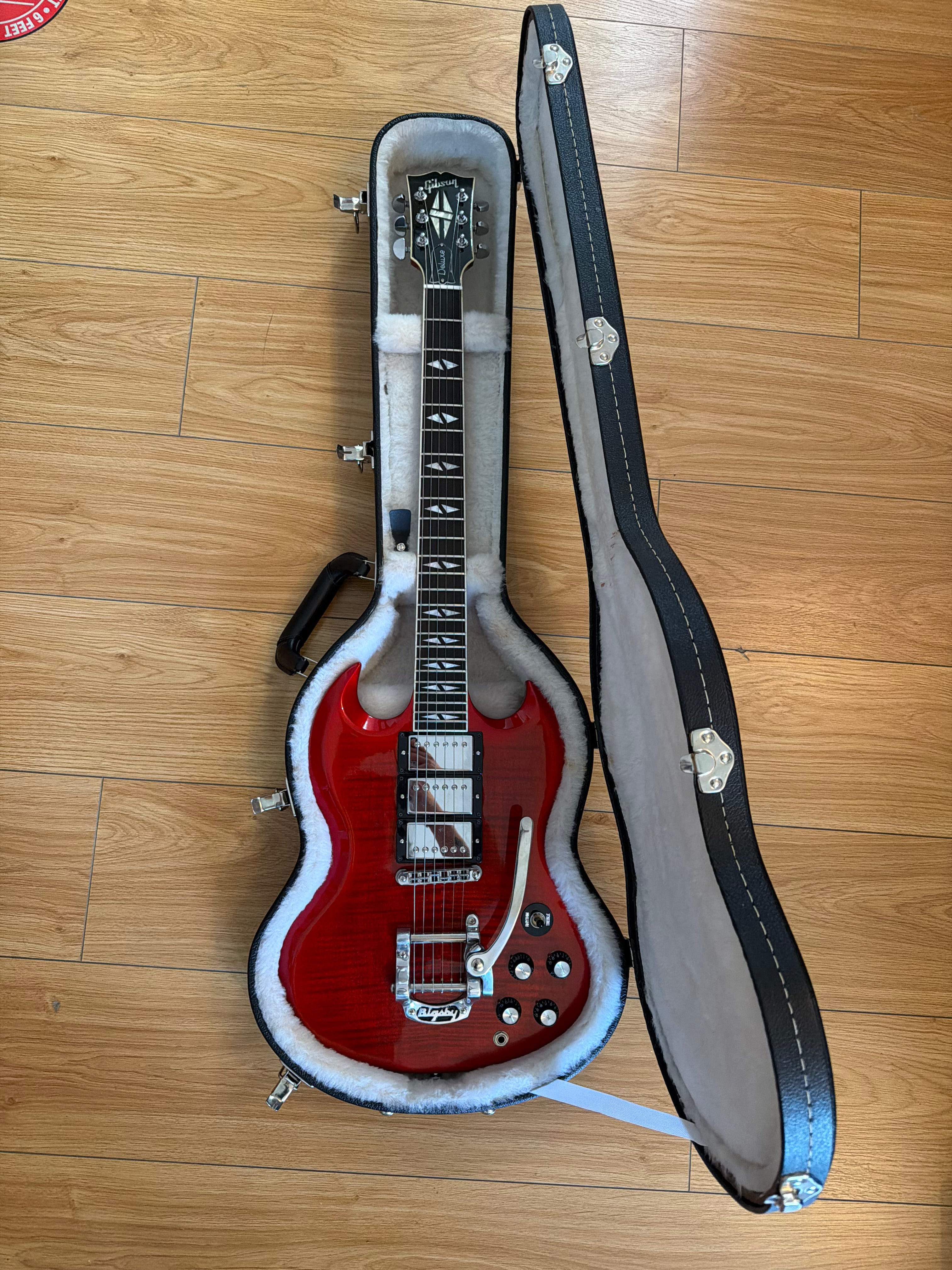 Image of Pre owned Gibson SG Deluxe (2013) in Red Fade