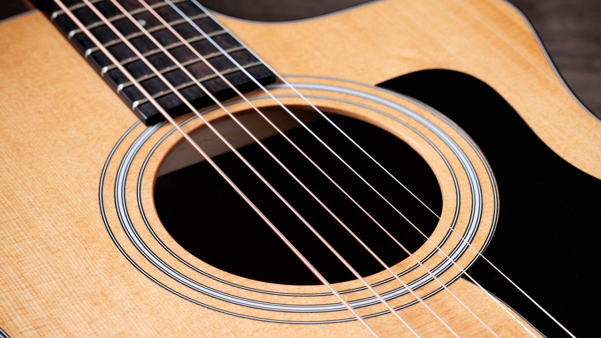 Image of TAYLOR 114ce Includes Gig Bag